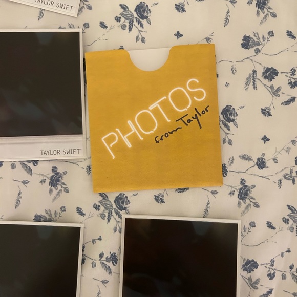 Taylor Swift Polaroids - Picture 6 of 6